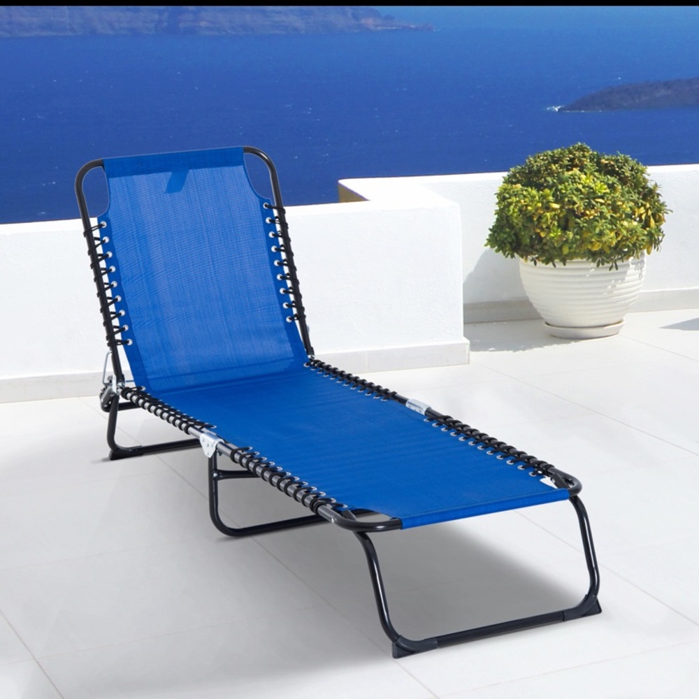 Beach/ roof outdoor lounge chair new in box worth $110